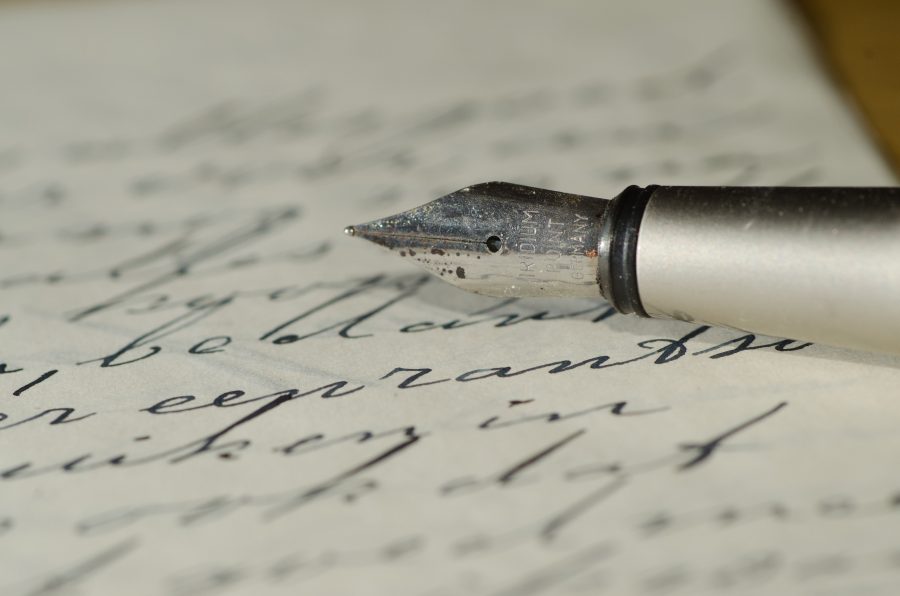 Plume fontaine sur texte